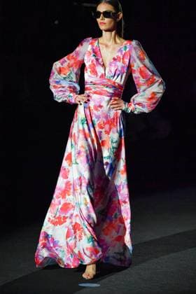 Mercedes-Benz Fashion Week Madrid, Spain - 19 Sep 2025 A model walks the runway wearing a design by Hannibal Laguna during Mercedes-Benz Fashion Week de Madrid in IFERMA, 19 septiembre 2025 Spain Madrid Spain Copyright: xAtilanoxGarciax xSOPAxImagesx FOTO12340