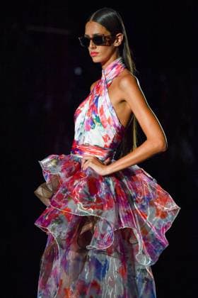 Mercedes-Benz Fashion Week Madrid, Spain - 19 Sep 2025 A model walks the runway wearing a design by Hannibal Laguna during Mercedes-Benz Fashion Week de Madrid in IFERMA, 19 septiembre 2025 Spain Madrid Spain Copyright: xAtilanoxGarciax xSOPAxImagesx FOTO12345