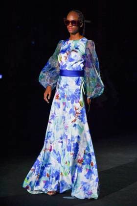 Mercedes-Benz Fashion Week Madrid, Spain - 19 Sep 2025 A model walks the runway wearing a design by Hannibal Laguna during Mercedes-Benz Fashion Week de Madrid in IFERMA, 19 septiembre 2025 Spain Madrid Spain Copyright: xAtilanoxGarciax xSOPAxImagesx FOTO12346