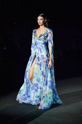 Mercedes-Benz Fashion Week Madrid, Spain - 19 Sep 2025 A model walks the runway wearing a design by Hannibal Laguna during Mercedes-Benz Fashion Week de Madrid in IFERMA, 19 septiembre 2025 Spain Madrid Spain Copyright: xAtilanoxGarciax xSOPAxImagesx FOTO12348