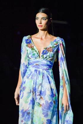 Mercedes-Benz Fashion Week Madrid, Spain - 19 Sep 2025 A model walks the runway wearing a design by Hannibal Laguna during Mercedes-Benz Fashion Week de Madrid in IFERMA, 19 septiembre 2025 Spain Madrid Spain Copyright: xAtilanoxGarciax xSOPAxImagesx FOTO12351