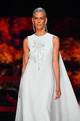 Mercedes-Benz Fashion Week Madrid, Spain - 19 Sep 2025 A model walks the runway wearing a design by ISABEL SANCHIS during Mercedes-Benz Fashion Week de Madrid in IFERMA. Madrid Spain Copyright: xAtilanoxGarciax xSOPAxImagesx FOTO12266