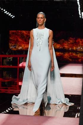 Mercedes-Benz Fashion Week Madrid, Spain - 19 Sep 2025 A model walks the runway wearing a design by ISABEL SANCHIS during Mercedes-Benz Fashion Week de Madrid in IFERMA. Madrid Spain Copyright: xAtilanoxGarciax xSOPAxImagesx FOTO12267
