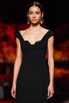 Mercedes-Benz Fashion Week Madrid, Spain - 19 Sep 2025 A model walks the runway wearing a design by ISABEL SANCHIS during Mercedes-Benz Fashion Week de Madrid in IFERMA. Madrid Spain Copyright: xAtilanoxGarciax xSOPAxImagesx FOTO12293