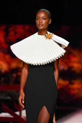 Mercedes-Benz Fashion Week Madrid, Spain - 19 Sep 2025 A model walks the runway wearing a design by ISABEL SANCHIS during Mercedes-Benz Fashion Week de Madrid in IFERMA. Madrid Spain Copyright: xAtilanoxGarciax xSOPAxImagesx FOTO12298