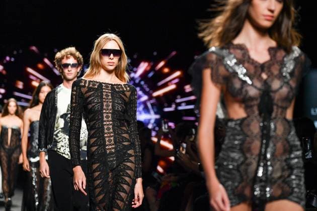 Mercedes-Benz Fashion Week Madrid, Spain - 19 Sep 2025 Models walk the runway wearing a design by Custo Barcelona during Mercedes-Benz Fashion Week de Madrid in IFERMA. Madrid Spain Copyright: xAtilanoxGarciax xSOPAxImagesx FOTO12666