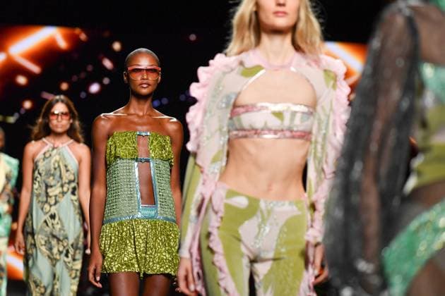 Mercedes-Benz Fashion Week Madrid, Spain - 19 Sep 2025 A model walks the runway wearing a design by Custo Barcelona during Mercedes-Benz Fashion Week de Madrid in IFERMA. Madrid Spain Copyright: xAtilanoxGarciax xSOPAxImagesx FOTO12672