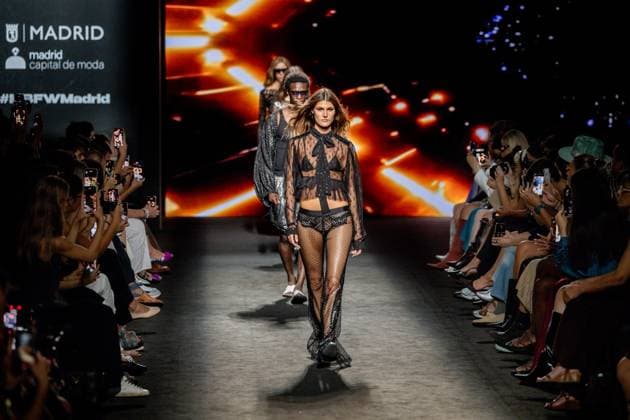 Custo Barcelona fashion show at MBFW Madrid A model during the Custo Barcelona fashion show at the 82nd edition of Mercedes Benz Fashion Week Madrid, at Ifema in Madrid, on September 19, 2025, in Madrid Spain This years edition is held from September 17 to 21 and commemorates the 40th anniversary of the catwalk Isabel Sanchíss collection for next summer 2026 is an eclectic collection, based on two fundamental pillars for the firm, the volumes of the architecture and the coexistence of Japanese culture, which explores the opposite values such as tradition and modernity, structure and fluidity, discipline and challenge and the past and future Spain.  Copyright: xRicardoxRubiox 6967623