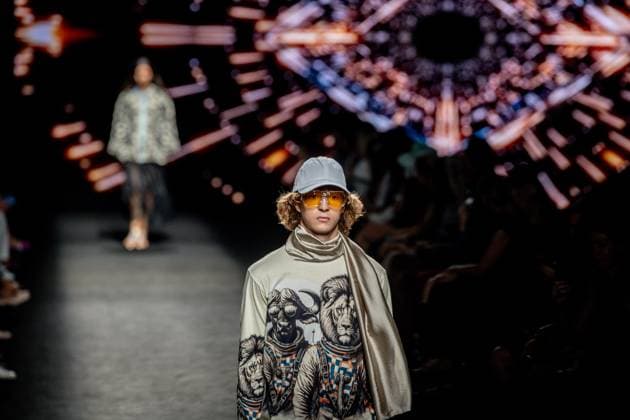 Custo Barcelona fashion show at MBFW Madrid A model during the Custo Barcelona fashion show at the 82nd edition of Mercedes Benz Fashion Week Madrid, at Ifema in Madrid, on September 19, 2025, in Madrid Spain This years edition is held from September 17 to 21 and commemorates the 40th anniversary of the catwalk Isabel Sanchíss collection for next summer 2026 is an eclectic collection, based on two fundamental pillars for the firm, the volumes of the architecture and the coexistence of Japanese culture, which explores the opposite values such as tradition and modernity, structure and fluidity, discipline and challenge and the past and future Spain.  Copyright: xRicardoxRubiox 6967626