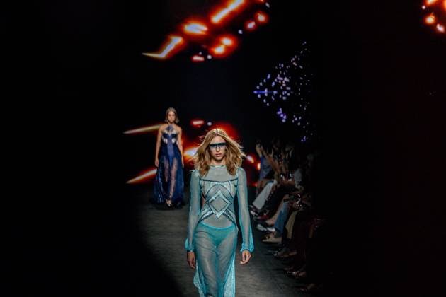 Custo Barcelona fashion show at MBFW Madrid A model during the Custo Barcelona fashion show at the 82nd edition of Mercedes Benz Fashion Week Madrid, at Ifema in Madrid, on September 19, 2025, in Madrid Spain This years edition is held from September 17 to 21 and commemorates the 40th anniversary of the catwalk Isabel Sanchíss collection for next summer 2026 is an eclectic collection, based on two fundamental pillars for the firm, the volumes of the architecture and the coexistence of Japanese culture, which explores the opposite values such as tradition and modernity, structure and fluidity, discipline and challenge and the past and future Spain.  Copyright: xRicardoxRubiox 6967630