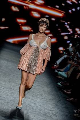 Custo Barcelona fashion show at MBFW Madrid A model during the Custo Barcelona fashion show at the 82nd edition of Mercedes Benz Fashion Week Madrid, at Ifema in Madrid, on September 19, 2025, in Madrid Spain This years edition is held from September 17 to 21 and commemorates the 40th anniversary of the catwalk Isabel Sanchíss collection for next summer 2026 is an eclectic collection, based on two fundamental pillars for the firm, the volumes of the architecture and the coexistence of Japanese culture, which explores the opposite values such as tradition and modernity, structure and fluidity, discipline and challenge and the past and future Spain.  Copyright: xRicardoxRubiox 6967639