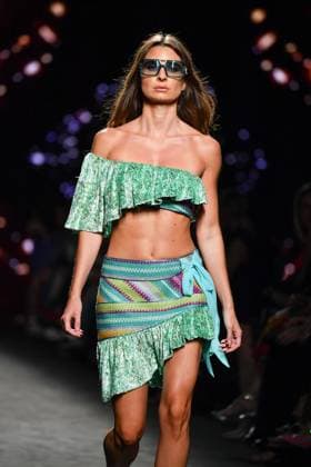 Mercedes-Benz Fashion Week Madrid, Spain - 19 Sep 2025 A model walks the runway wearing a design by Custo Barcelona during Mercedes-Benz Fashion Week de Madrid in IFERMA. Madrid Spain Copyright: xAtilanoxGarciax xSOPAxImagesx FOTO12620