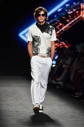 Mercedes-Benz Fashion Week Madrid, Spain - 19 Sep 2025 A model walks the runway wearing a design by Custo Barcelona during Mercedes-Benz Fashion Week de Madrid in IFERMA. Madrid Spain Copyright: xAtilanoxGarciax xSOPAxImagesx FOTO12623