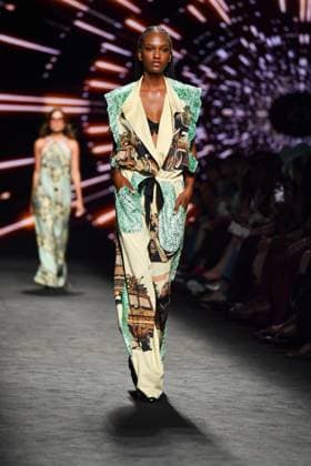 Mercedes-Benz Fashion Week Madrid, Spain - 19 Sep 2025 A model walks the runway wearing a design by Custo Barcelona during Mercedes-Benz Fashion Week de Madrid in IFERMA. Madrid Spain Copyright: xAtilanoxGarciax xSOPAxImagesx FOTO12625
