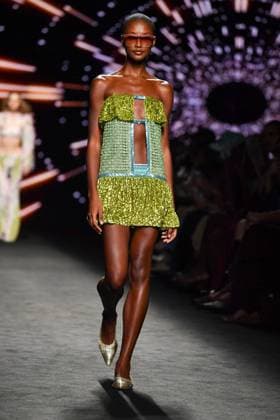 Mercedes-Benz Fashion Week Madrid, Spain - 19 Sep 2025 A model walks the runway wearing a design by Custo Barcelona during Mercedes-Benz Fashion Week de Madrid in IFERMA. Madrid Spain Copyright: xAtilanoxGarciax xSOPAxImagesx FOTO12629