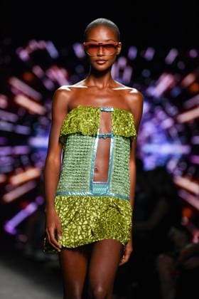 Mercedes-Benz Fashion Week Madrid, Spain - 19 Sep 2025 A model walks the runway wearing a design by Custo Barcelona during Mercedes-Benz Fashion Week de Madrid in IFERMA. Madrid Spain Copyright: xAtilanoxGarciax xSOPAxImagesx FOTO12630