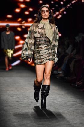 Mercedes-Benz Fashion Week Madrid, Spain - 19 Sep 2025 A model walks the runway wearing a design by Custo Barcelona during Mercedes-Benz Fashion Week de Madrid in IFERMA. Madrid Spain Copyright: xAtilanoxGarciax xSOPAxImagesx FOTO12639