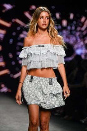 Mercedes-Benz Fashion Week Madrid, Spain - 19 Sep 2025 A model walks the runway wearing a design by Custo Barcelona during Mercedes-Benz Fashion Week de Madrid in IFERMA. Madrid Spain Copyright: xAtilanoxGarciax xSOPAxImagesx FOTO12645