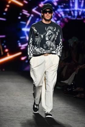 Mercedes-Benz Fashion Week Madrid, Spain - 19 Sep 2025 A model walks the runway wearing a design by Custo Barcelona during Mercedes-Benz Fashion Week de Madrid in IFERMA. Madrid Spain Copyright: xAtilanoxGarciax xSOPAxImagesx FOTO12652
