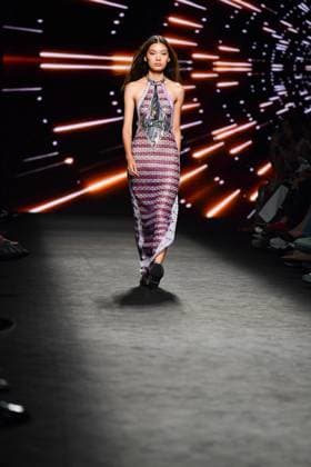 Mercedes-Benz Fashion Week Madrid, Spain - 19 Sep 2025 A model walks the runway wearing a design by Custo Barcelona during Mercedes-Benz Fashion Week de Madrid in IFERMA. Madrid Spain Copyright: xAtilanoxGarciax xSOPAxImagesx FOTO12596