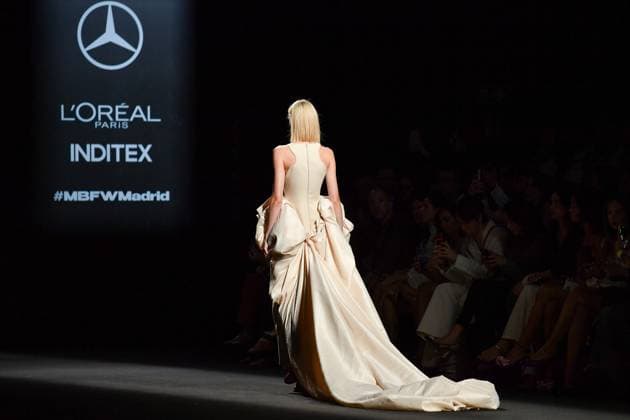 Mercedes-Benz Fashion Week Madrid - 19 Sep 2025 A model walks the runway wearing a design by Baro Lucas during the Mercedes-Benz Fashion Week de Madrid in IFERMA. Madrid Spain Copyright: xAtilanoxGarciax xSOPAxImagesx FOTO12739