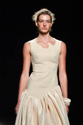 Mercedes-Benz Fashion Week Madrid - 19 Sep 2025 A model walks the runway wearing a design by Baro Lucas during the Mercedes-Benz Fashion Week de Madrid in IFERMA. Madrid Spain Copyright: xAtilanoxGarciax xSOPAxImagesx FOTO12736