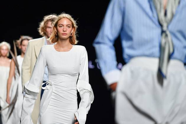 Mercedes-Benz Fashion Week Madrid - 19 Sep 2025 A model walks the runway wearing a design by Baro Lucas during the Mercedes-Benz Fashion Week de Madrid in IFERMA. Madrid Spain Copyright: xAtilanoxGarciax xSOPAxImagesx FOTO12741