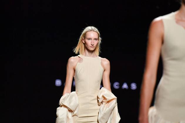 Mercedes-Benz Fashion Week Madrid - 19 Sep 2025 A model walks the runway wearing a design by Baro Lucas during the Mercedes-Benz Fashion Week de Madrid in IFERMA. Madrid Spain Copyright: xAtilanoxGarciax xSOPAxImagesx FOTO12743