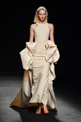 Mercedes-Benz Fashion Week Madrid - 19 Sep 2025 A model walks the runway wearing a design by Baro Lucas during the Mercedes-Benz Fashion Week de Madrid in IFERMA. Madrid Spain Copyright: xAtilanoxGarciax xSOPAxImagesx FOTO12737