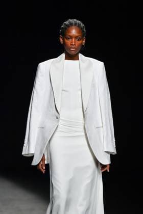 Mercedes-Benz Fashion Week Madrid - 19 Sep 2025 A model walks the runway wearing a design by Baro Lucas during the Mercedes-Benz Fashion Week de Madrid in IFERMA. Madrid Spain Copyright: xAtilanoxGarciax xSOPAxImagesx FOTO12732