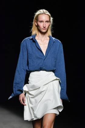 Mercedes-Benz Fashion Week Madrid - 19 Sep 2025 A model walks the runway wearing a design by Baro Lucas during the Mercedes-Benz Fashion Week de Madrid in IFERMA. Madrid Spain Copyright: xAtilanoxGarciax xSOPAxImagesx FOTO12716