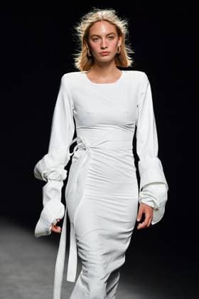 Mercedes-Benz Fashion Week Madrid - 19 Sep 2025 A model walks the runway wearing a design by Baro Lucas during the Mercedes-Benz Fashion Week de Madrid in IFERMA. Madrid Spain Copyright: xAtilanoxGarciax xSOPAxImagesx FOTO12718