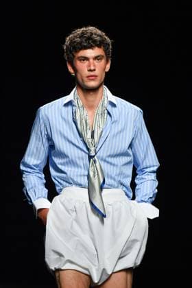 Mercedes-Benz Fashion Week Madrid - 19 Sep 2025 A model walks the runway wearing a design by Baro Lucas during the Mercedes-Benz Fashion Week de Madrid in IFERMA. Madrid Spain Copyright: xAtilanoxGarciax xSOPAxImagesx FOTO12719