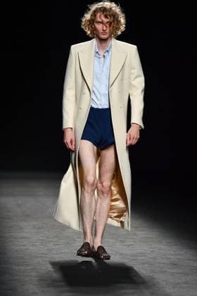 Mercedes-Benz Fashion Week Madrid - 19 Sep 2025 A model walks the runway wearing a design by Baro Lucas during the Mercedes-Benz Fashion Week de Madrid in IFERMA. Madrid Spain Copyright: xAtilanoxGarciax xSOPAxImagesx FOTO12720