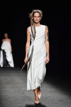 Mercedes-Benz Fashion Week Madrid - 19 Sep 2025 A model walks the runway wearing a design by Baro Lucas during the Mercedes-Benz Fashion Week de Madrid in IFERMA. Madrid Spain Copyright: xAtilanoxGarciax xSOPAxImagesx FOTO12722