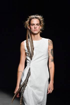 Mercedes-Benz Fashion Week Madrid - 19 Sep 2025 A model walks the runway wearing a design by Baro Lucas during the Mercedes-Benz Fashion Week de Madrid in IFERMA. Madrid Spain Copyright: xAtilanoxGarciax xSOPAxImagesx FOTO12723