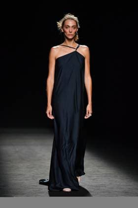Mercedes-Benz Fashion Week Madrid - 19 Sep 2025 A model walks the runway wearing a design by Baro Lucas during the Mercedes-Benz Fashion Week de Madrid in IFERMA. Madrid Spain Copyright: xAtilanoxGarciax xSOPAxImagesx FOTO12724