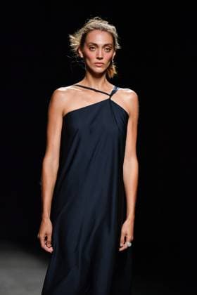 Mercedes-Benz Fashion Week Madrid - 19 Sep 2025 A model walks the runway wearing a design by Baro Lucas during the Mercedes-Benz Fashion Week de Madrid in IFERMA. Madrid Spain Copyright: xAtilanoxGarciax xSOPAxImagesx FOTO12725