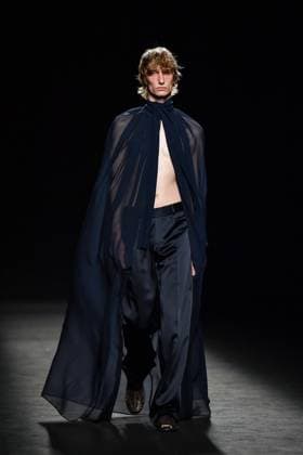 Mercedes-Benz Fashion Week Madrid - 19 Sep 2025 A model walks the runway wearing a design by Baro Lucas during the Mercedes-Benz Fashion Week de Madrid in IFERMA. Madrid Spain Copyright: xAtilanoxGarciax xSOPAxImagesx FOTO12726