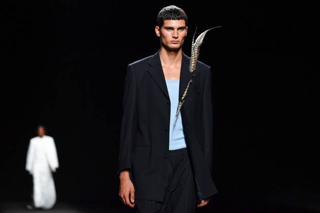 Mercedes-Benz Fashion Week Madrid - 19 Sep 2025 A model walks the runway wearing a design by Baro Lucas during the Mercedes-Benz Fashion Week de Madrid in IFERMA. Madrid Spain Copyright: xAtilanoxGarciax xSOPAxImagesx FOTO12730