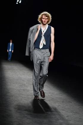 Mercedes-Benz Fashion Week Madrid - 19 Sep 2025 A model walks the runway wearing a design by Baro Lucas during the Mercedes-Benz Fashion Week de Madrid in IFERMA. Madrid Spain Copyright: xAtilanoxGarciax xSOPAxImagesx FOTO12703