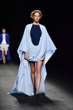 Mercedes-Benz Fashion Week Madrid - 19 Sep 2025 A model walks the runway wearing a design by Baro Lucas during the Mercedes-Benz Fashion Week de Madrid in IFERMA. Madrid Spain Copyright: xAtilanoxGarciax xSOPAxImagesx FOTO12708
