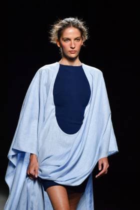 Mercedes-Benz Fashion Week Madrid - 19 Sep 2025 A model walks the runway wearing a design by Baro Lucas during the Mercedes-Benz Fashion Week de Madrid in IFERMA. Madrid Spain Copyright: xAtilanoxGarciax xSOPAxImagesx FOTO12709