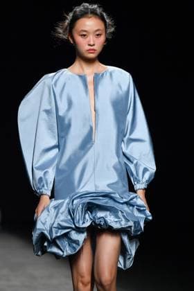 Mercedes-Benz Fashion Week Madrid - 19 Sep 2025 A model walks the runway wearing a design by Baro Lucas during the Mercedes-Benz Fashion Week de Madrid in IFERMA. Madrid Spain Copyright: xAtilanoxGarciax xSOPAxImagesx FOTO12712