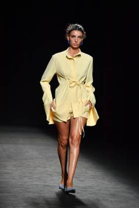 Mercedes-Benz Fashion Week Madrid - 19 Sep 2025 A model walks the runway wearing a design by Baro Lucas during the Mercedes-Benz Fashion Week de Madrid in IFERMA. Madrid Spain Copyright: xAtilanoxGarciax xSOPAxImagesx FOTO12676