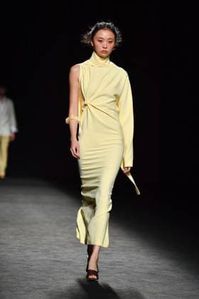 Mercedes-Benz Fashion Week Madrid - 19 Sep 2025 A model walks the runway wearing a design by Baro Lucas during the Mercedes-Benz Fashion Week de Madrid in IFERMA. Madrid Spain Copyright: xAtilanoxGarciax xSOPAxImagesx FOTO12680