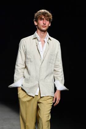 Mercedes-Benz Fashion Week Madrid - 19 Sep 2025 A model walks the runway wearing a design by Baro Lucas during the Mercedes-Benz Fashion Week de Madrid in IFERMA. Madrid Spain Copyright: xAtilanoxGarciax xSOPAxImagesx FOTO12683