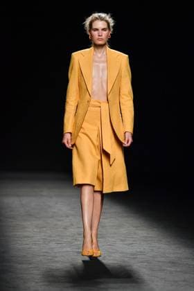 Mercedes-Benz Fashion Week Madrid - 19 Sep 2025 A model walks the runway wearing a design by Baro Lucas during the Mercedes-Benz Fashion Week de Madrid in IFERMA. Madrid Spain Copyright: xAtilanoxGarciax xSOPAxImagesx FOTO12684