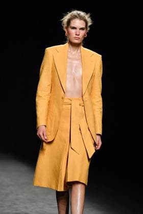 Mercedes-Benz Fashion Week Madrid - 19 Sep 2025 A model walks the runway wearing a design by Baro Lucas during the Mercedes-Benz Fashion Week de Madrid in IFERMA. Madrid Spain Copyright: xAtilanoxGarciax xSOPAxImagesx FOTO12685