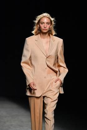 Mercedes-Benz Fashion Week Madrid - 19 Sep 2025 A model walks the runway wearing a design by Baro Lucas during the Mercedes-Benz Fashion Week de Madrid in IFERMA. Madrid Spain Copyright: xAtilanoxGarciax xSOPAxImagesx FOTO12687